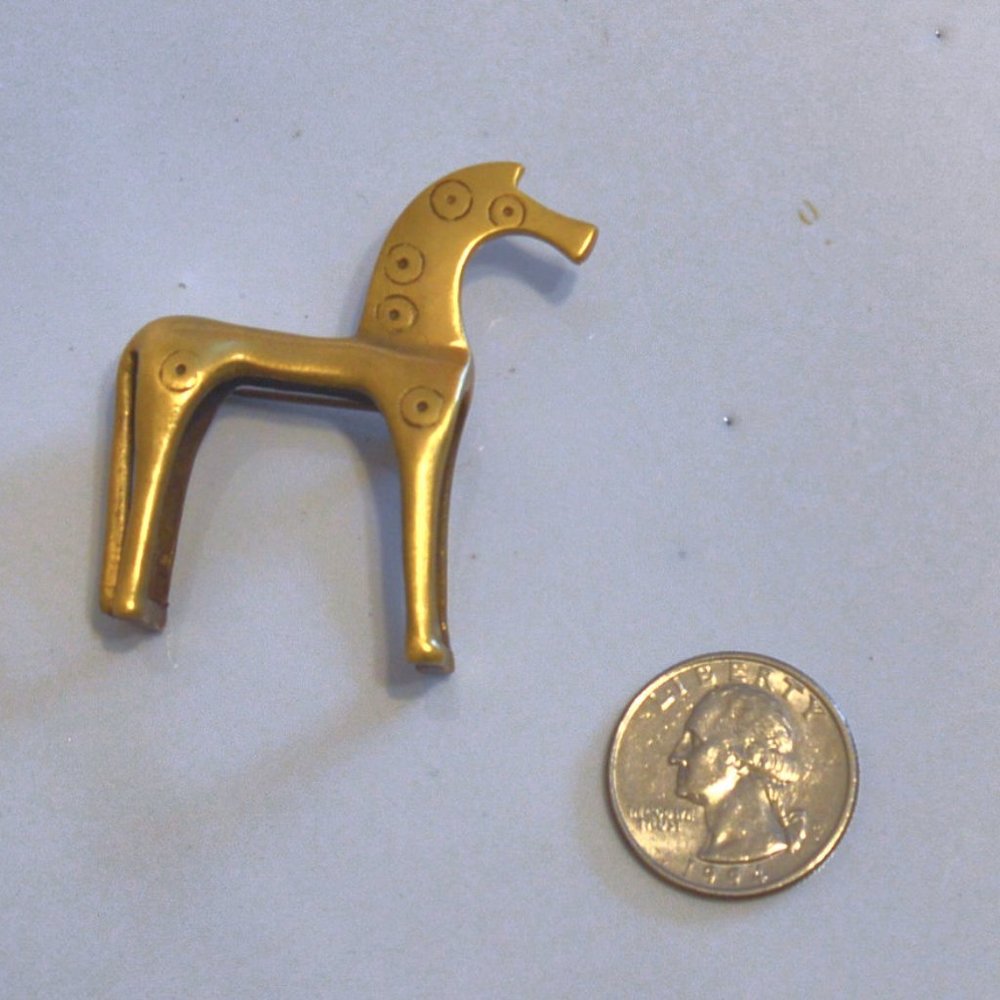 Vintage Brass Trojan Horse Brooch - Picture 5 of 10